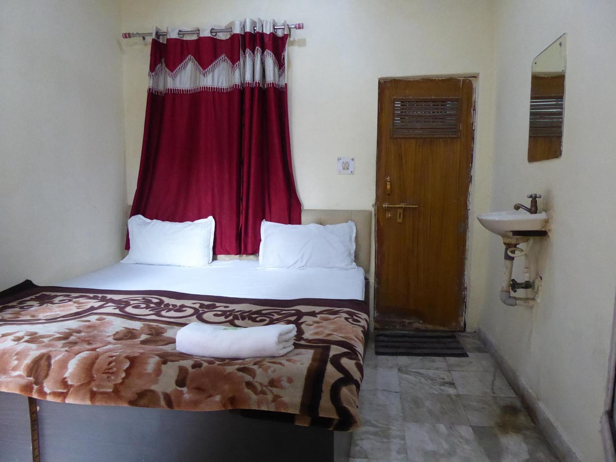 Hotel Saniya Palace Agra  Bagian luar foto